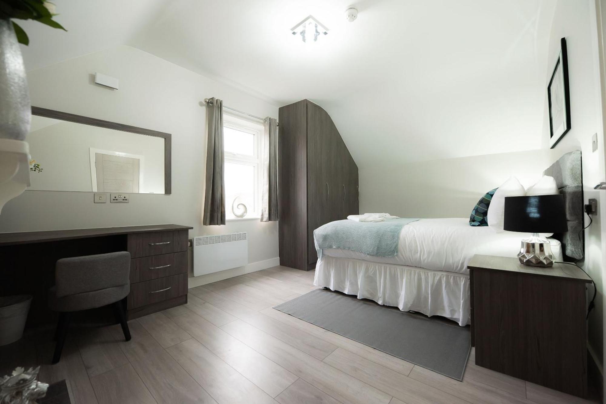 Laurel House Reading Quarto foto
