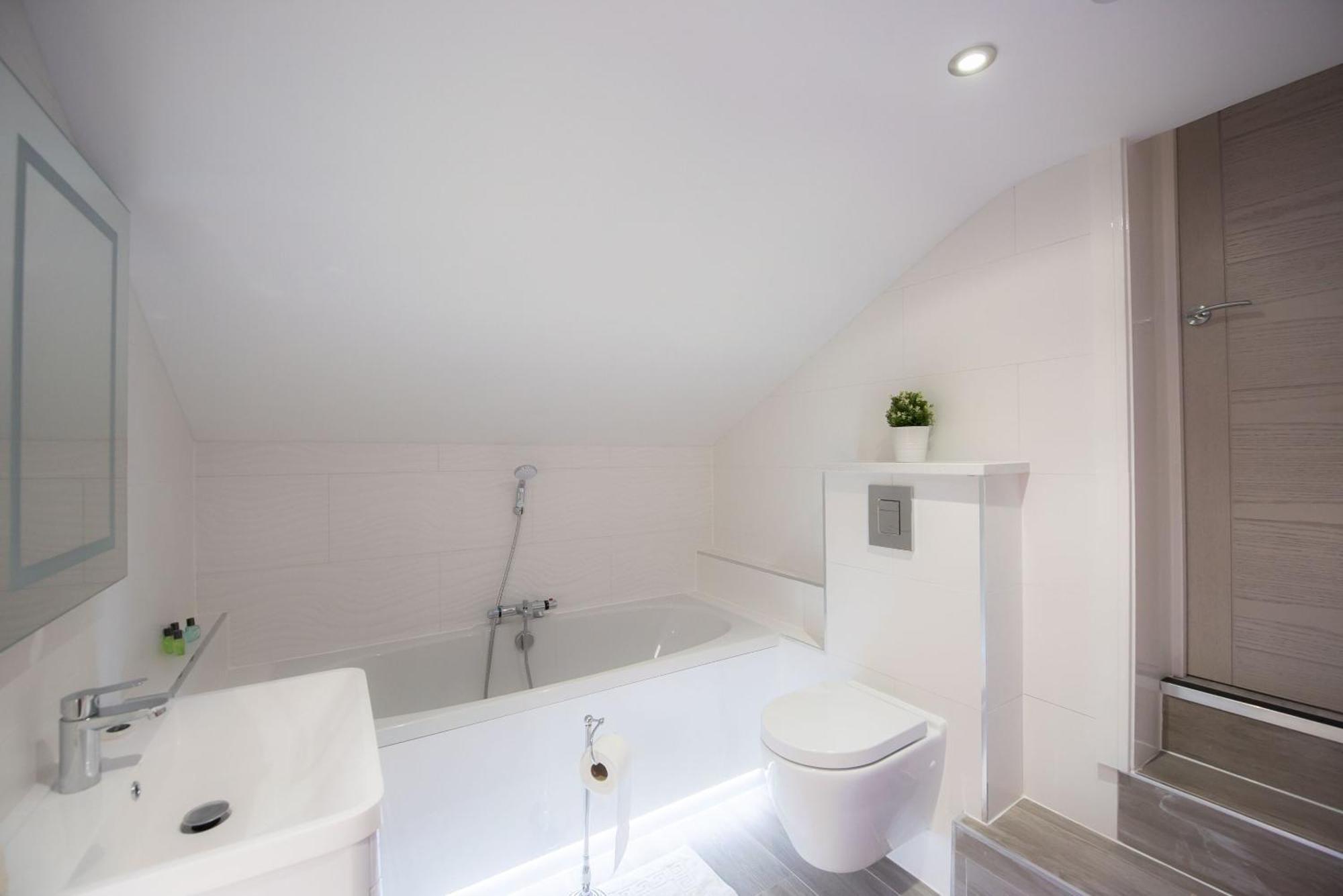 Laurel House Reading Quarto foto